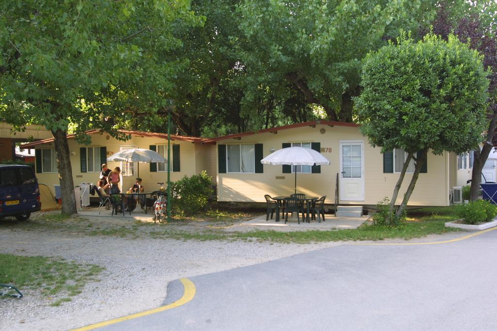 Camping Wien Песк'єра-дель-Гарда Номер фото